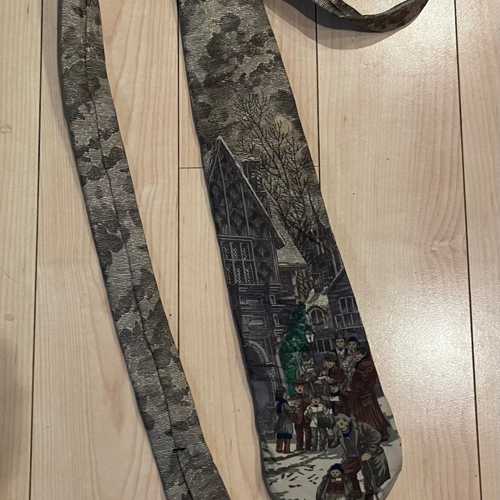 Lands' End Christmas tie - Picture 4 of 4